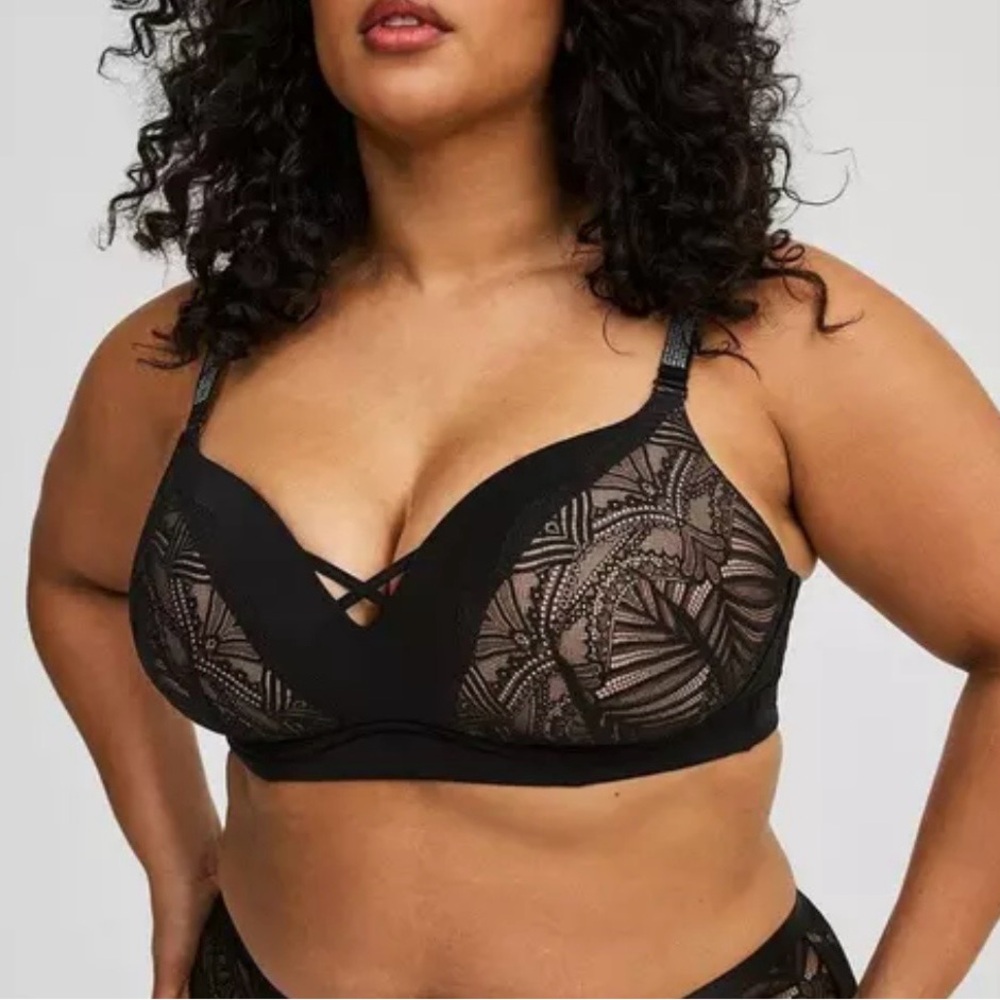 Torrid Dream Push Up Bra Size 46C Black Lace & Rhinestones Wireless Smoothing